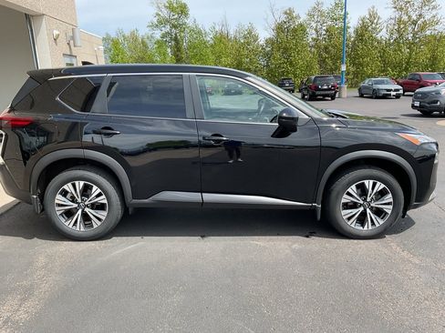 Used 2022 Nissan Rogue SV image 4