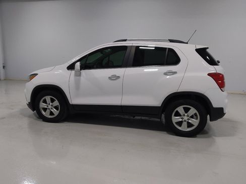 Used 2020 Chevrolet Trax LT w/ Driver Confidence Package FWD image 3