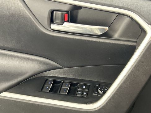 Used 2022 Toyota RAV4 XLE w/ Convenience Package FWD image 20