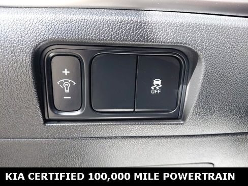 Certified 2024 Kia Sorento S image 19