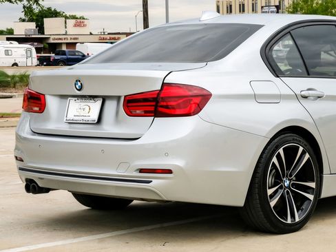 Used 2018 BMW 330i Sedan w/ Convenience Package RWD image 12