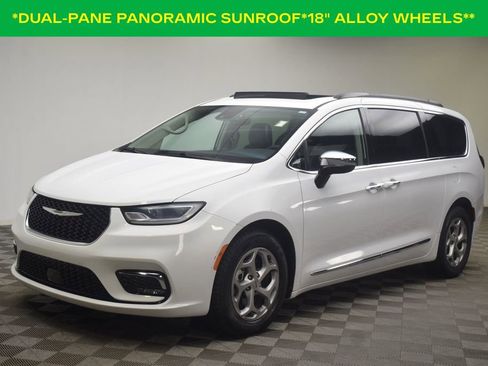 Used 2023 Chrysler Pacifica Limited FWD image 3