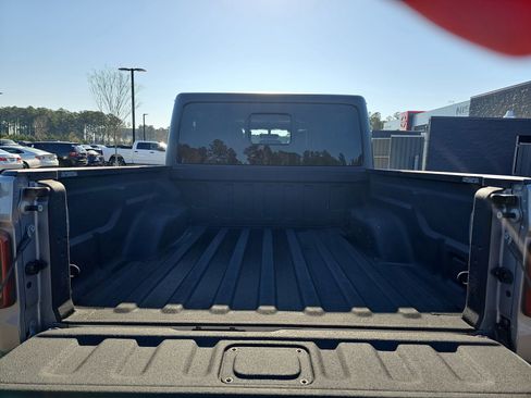 Used 2020 Jeep Gladiator Overland image 12