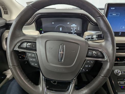Used 2023 Lincoln Nautilus AWD w/ Premium Package image 18