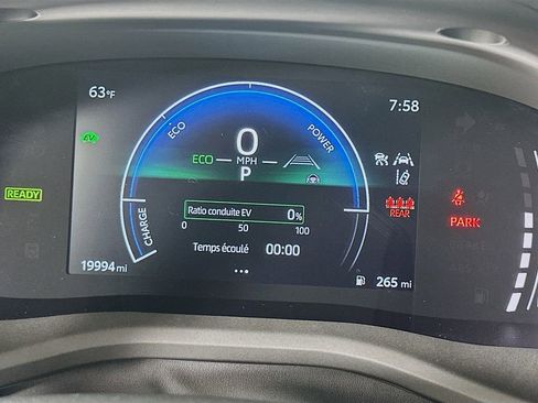 Used 2025 Toyota Camry SE image 12