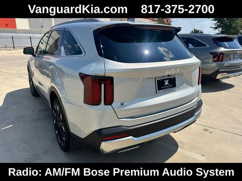 Used 2026 Kia Sorento EX w/ EX Premium Package FWD image 2