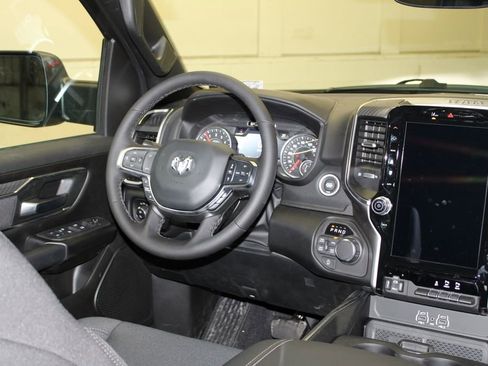 New 2026 RAM 1500 4x4 Crew Cab image 13