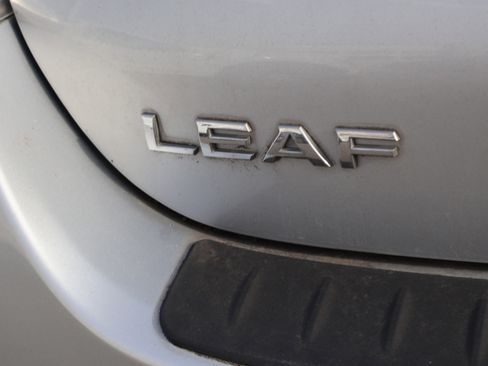 Used 2015 Nissan Leaf SL w/ Premium Package image 17