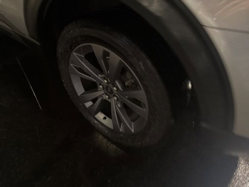 Used 2022 Ford Explorer XLT w/ Equipment Group 202A image 9