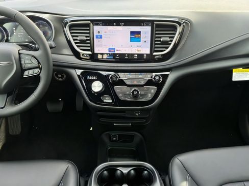 New 2026 Chrysler Pacifica Select w/ S Appearance Package FWD image 16