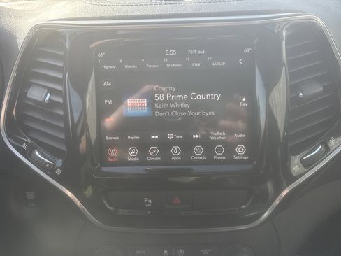 Used 2019 Jeep Cherokee Limited AWD/4WD image 12