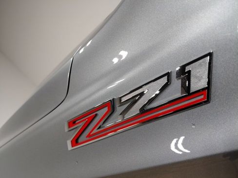 Used 2025 Chevrolet Suburban Z71 image 19