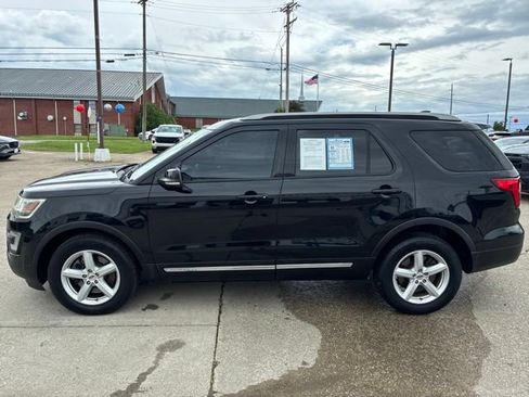Used 2017 Ford Explorer XLT AWD/4WD image 4