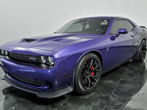 Used 2016 Dodge Challenger SRT Hellcat RWD image 5
