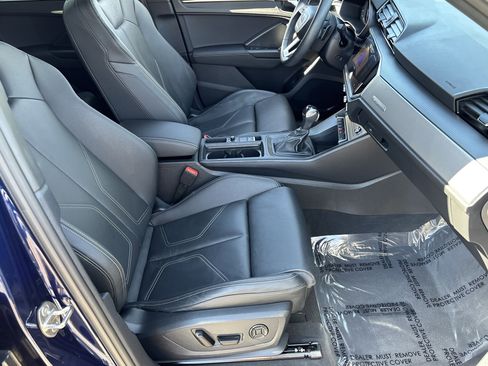 Used 2023 Audi Q3 2.0T Premium w/ Black Optic Sport Package image 10