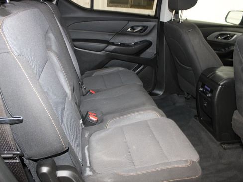 Used 2021 Chevrolet Traverse LS image 22