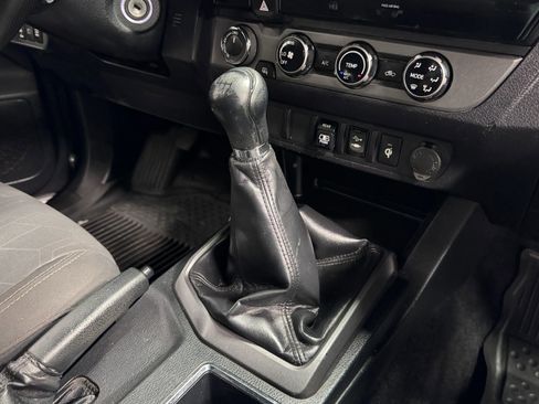 Used 2018 Toyota Tacoma TRD Off-Road AWD/4WD image 2