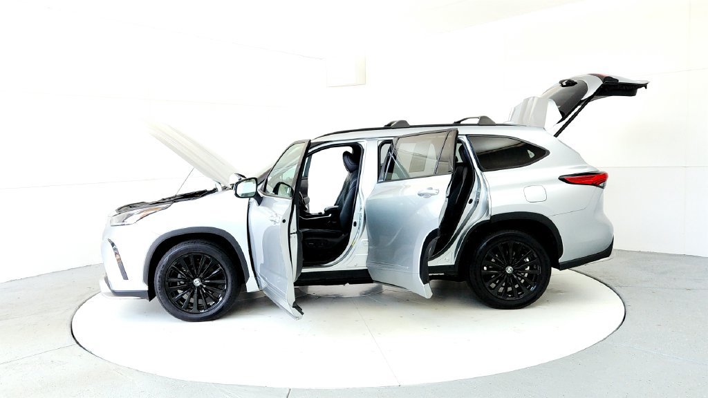 Used 2023 Toyota Highlander XSE AWD/4WD image 10