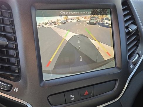 Used 2020 Jeep Cherokee Trailhawk w/ Comfort/Convenience Group image 21