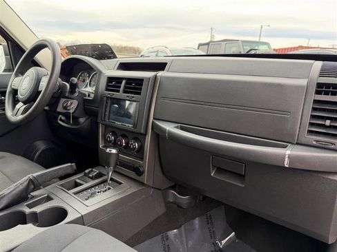Used 2012 Jeep Liberty Sport image 12
