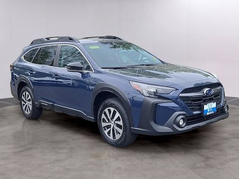 Used 2025 Subaru Outback Premium AWD/4WD image 3