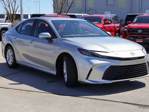 Used 2025 Toyota Camry LE image 22