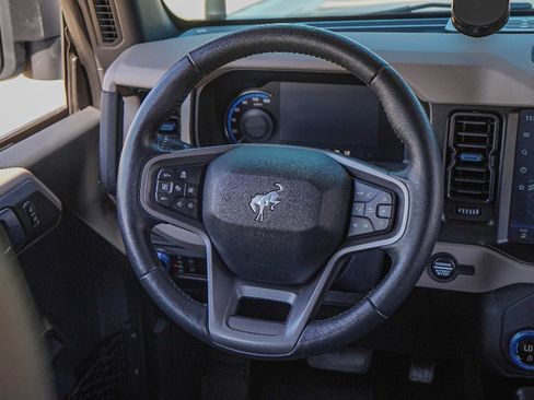 Used 2023 Ford Bronco Wildtrak image 27