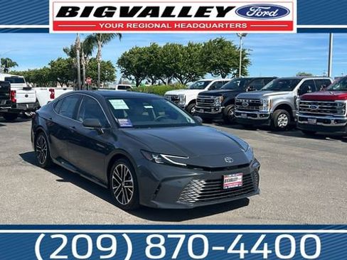 Used 2025 Toyota Camry XLE w/ Premium Plus Package FWD image 1