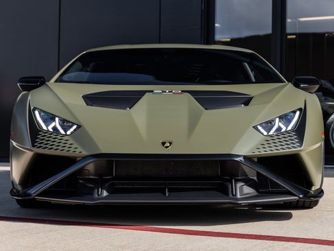Used 2024 Lamborghini Huracan STO image 4