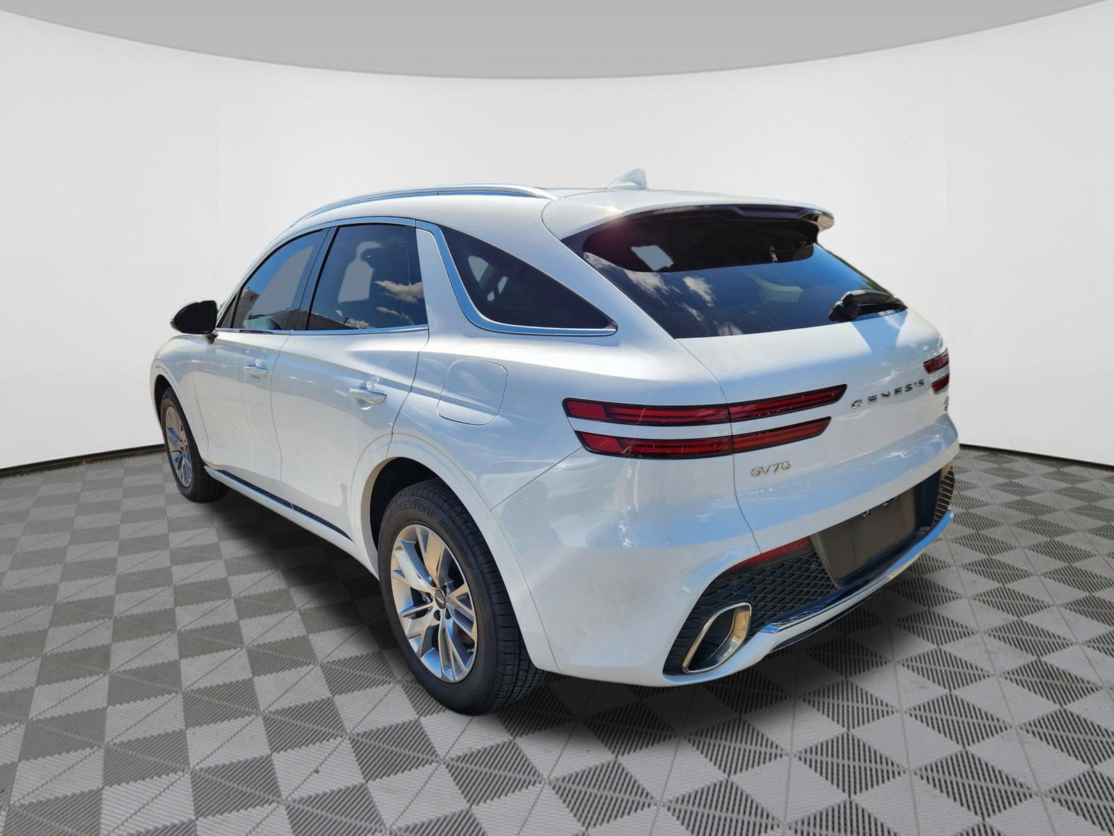 Used 2022 Genesis GV70 2.5T AWD/4WD image 3