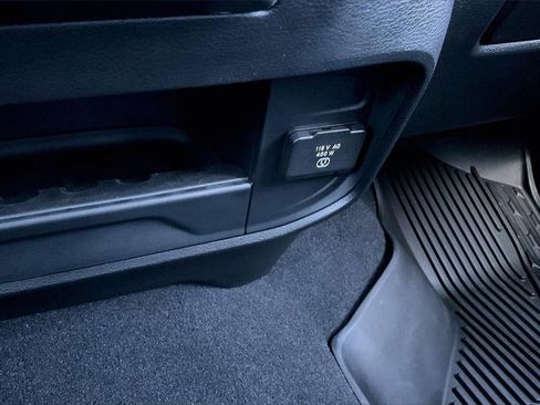 Used 2024 RAM 3500 Tradesman w/ Chrome Appearance Group image 25