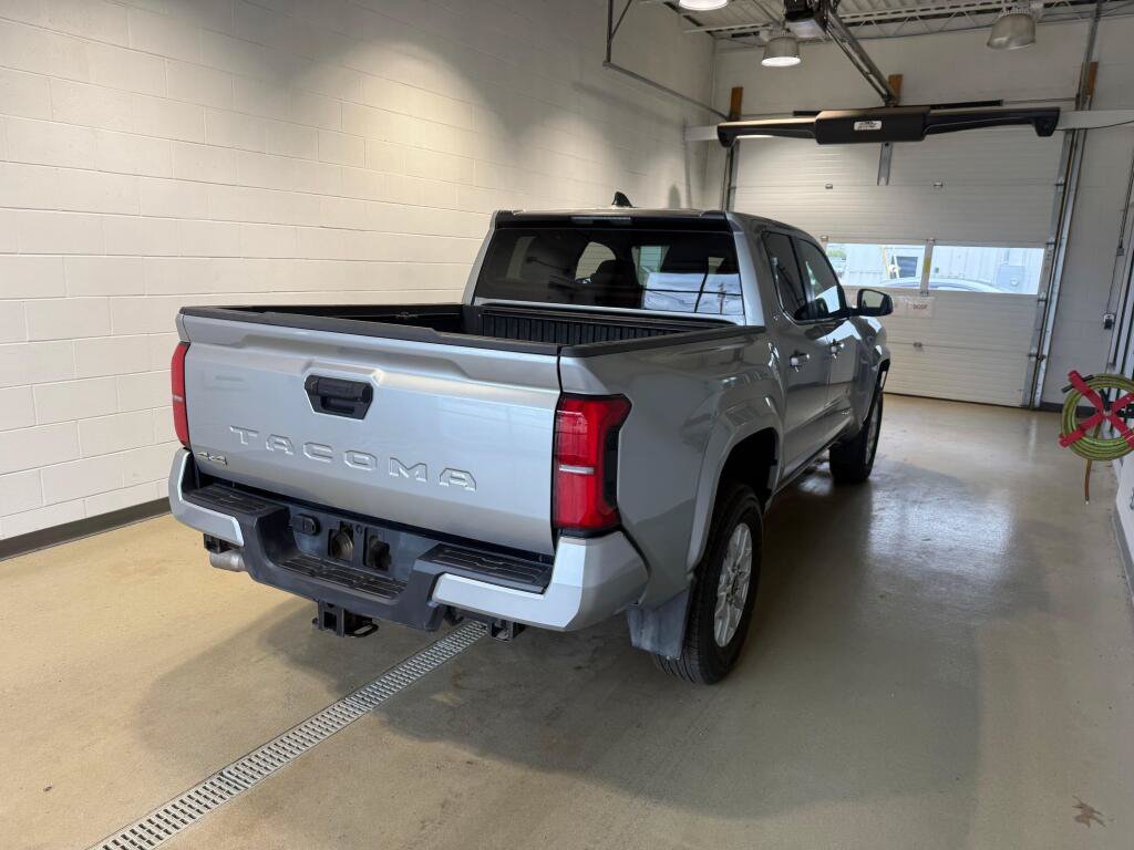 Certified 2024 Toyota Tacoma SR5 AWD/4WD image 5