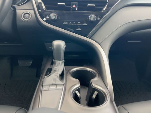 Used 2023 Toyota Camry SE image 18