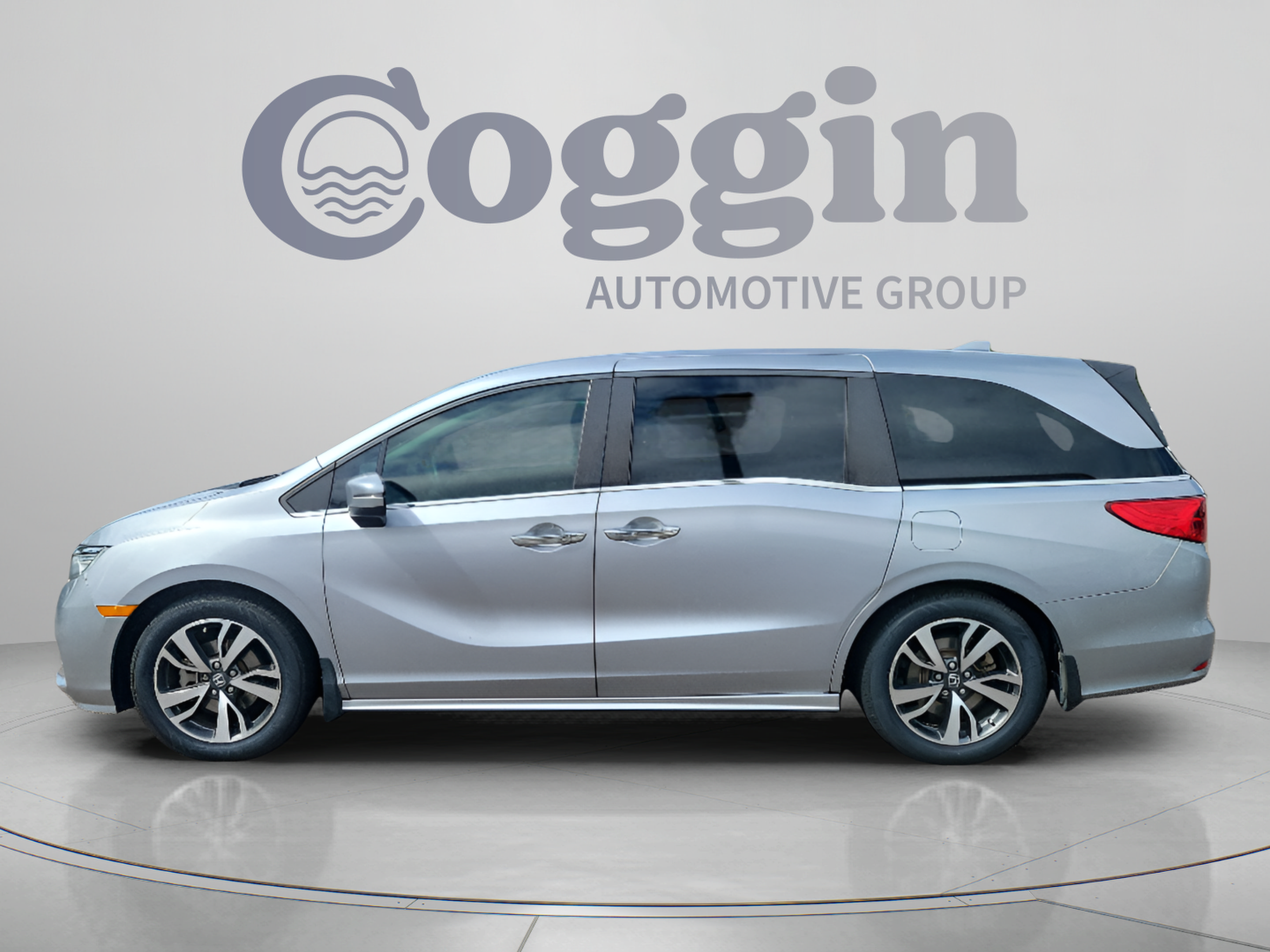 Used 2021 Honda Odyssey Touring image 2