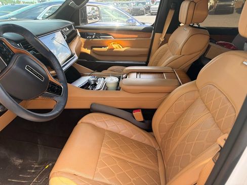 Used 2023 Jeep Grand Wagoneer Series III AWD/4WD image 7