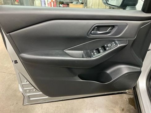 Used 2024 Nissan Rogue S image 5