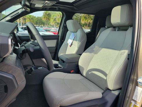 Used 2025 Toyota Tacoma Limited image 15