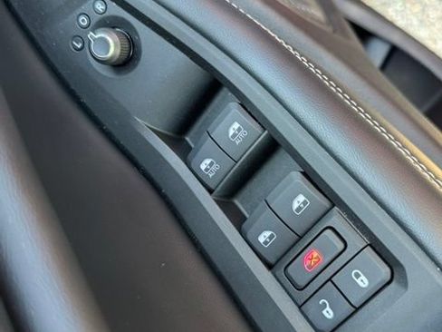 Used 2025 Jeep Grand Cherokee L Laredo RWD image 10