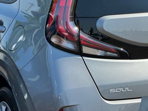 Certified 2023 Kia Soul LX FWD image 25