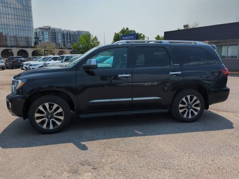 Used 2018 Toyota Sequoia Limited w/ Safety & Convenience Package AWD/4WD image 4