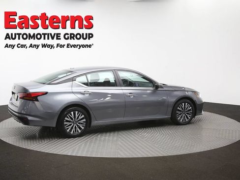 Used 2025 Nissan Altima 2.5 SV FWD image 42