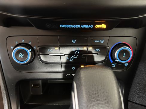 Used 2018 Ford Focus SE FWD image 17