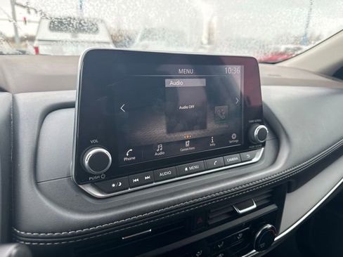 Used 2023 Nissan Rogue S image 29