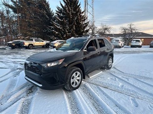 Used 2021 Toyota RAV4 LE image 2