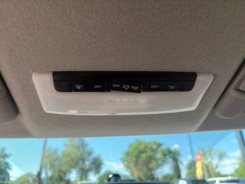Used 2019 Nissan Kicks SR w/ SR Premium Package FWD image 37