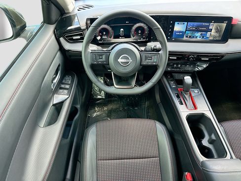 New 2025 Nissan Kicks SR FWD image 15