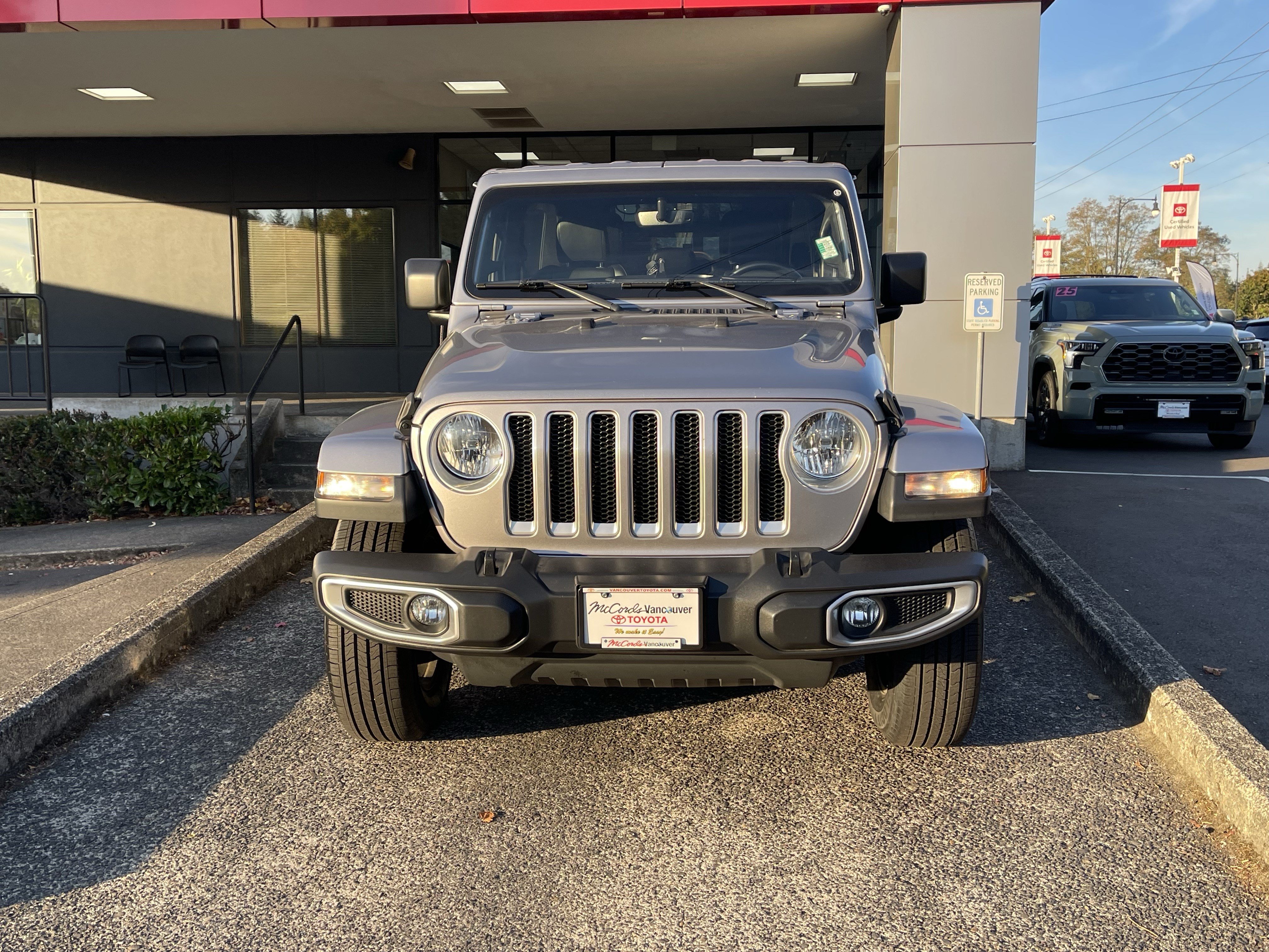 Used 2018 Jeep Wrangler Unlimited Sahara AWD/4WD image 2