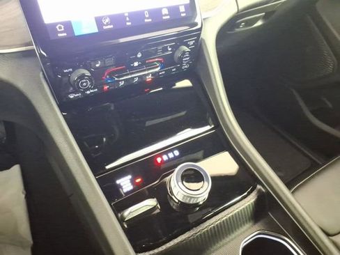 Used 2024 Jeep Grand Cherokee L Limited image 20