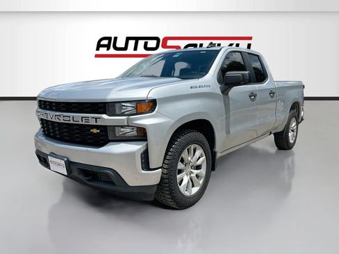 Used 2019 Chevrolet Silverado 1500 Custom w/ Custom Value Package RWD image 3