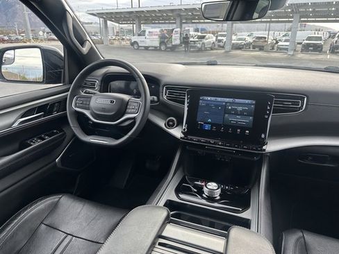 Used 2023 Jeep Wagoneer Series II image 21